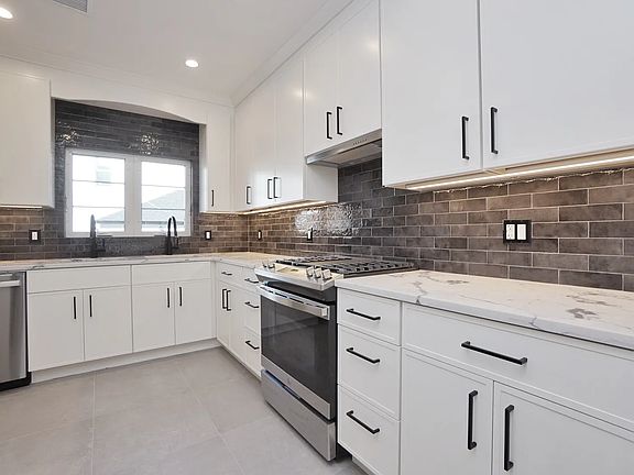 2nd image of 1821 Avenue V