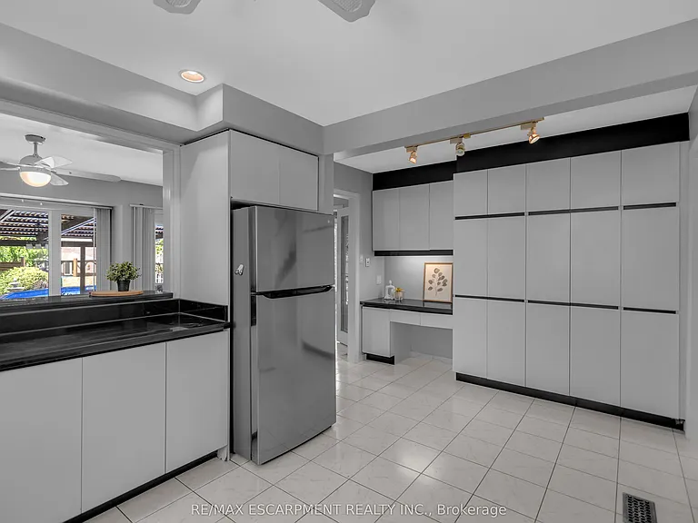 489 Acadia Dr — Photo 10