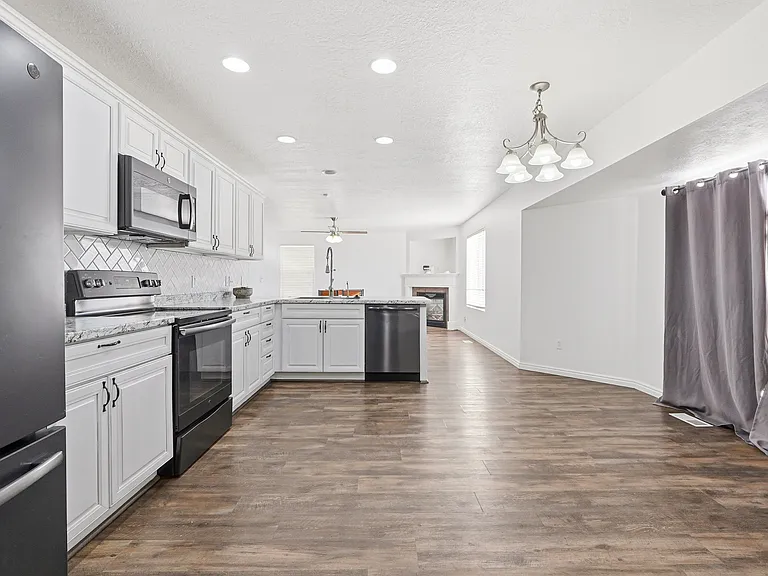 2156 E Frontier St — Photo 9