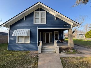 627 E Locust St, Angleton, TX 77515