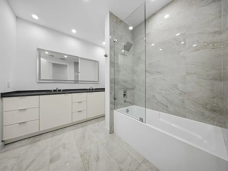 2722 Hondo Ave — Photo 12