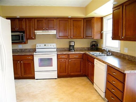 4th image of 3832 Plantation Dr