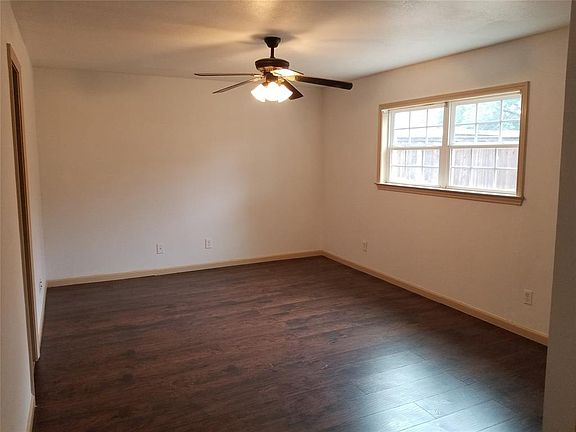 5th image of 904 Acadia Dr