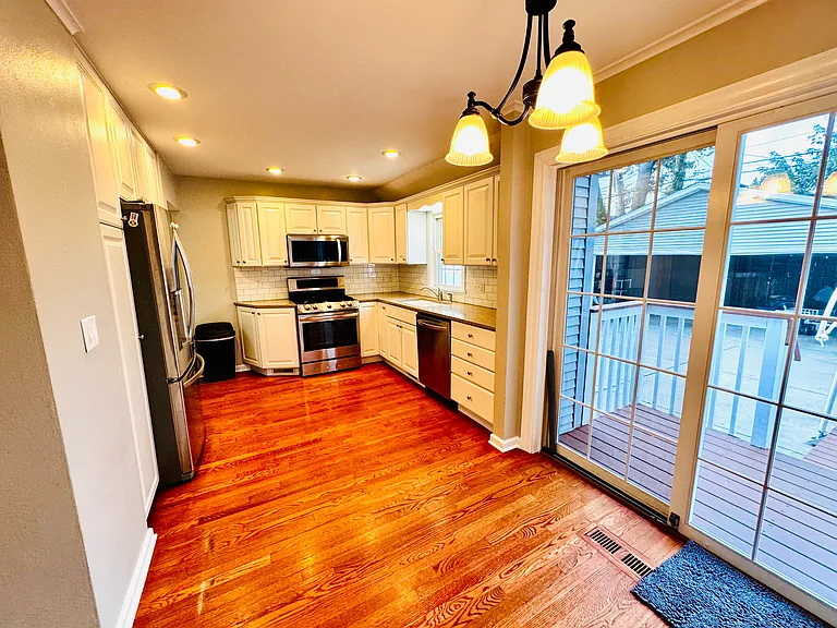 1027 E Elmhurst Ave — Photo 8