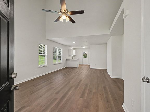 3rd image of 1109 Benton Mason Dr