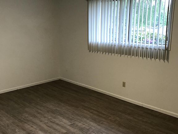 5th image of 3606 NE 45th St
