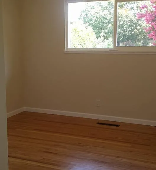 918 Perreira Dr — Photo 9