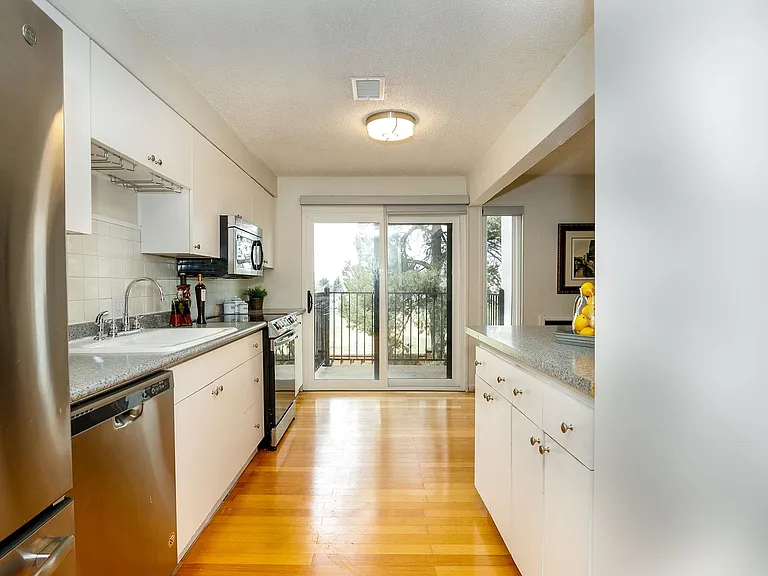 2835 S Locust St — Photo 13