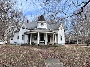 403 E 3rd St, Brocton, IL 61917