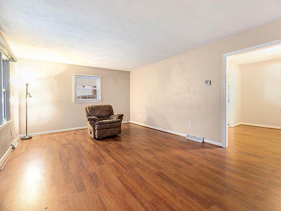 2nd image of 6319 Bunker Ln