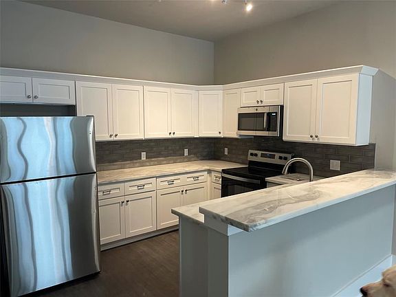 5th image of 2727 Houston Ave #303