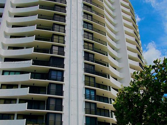 3rd image of 1200 S Flagler Dr APT 501