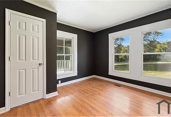 3rd image of 3791 Cherry Ave