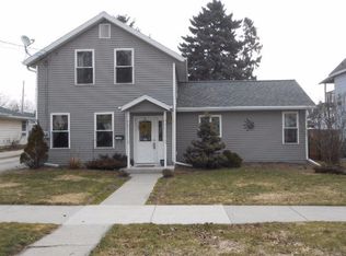 1123 S 7th St, Manitowoc, WI 54220