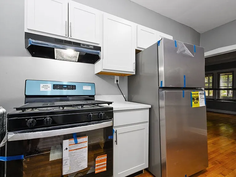 7556-58 S. Calumet Ave. / 320-28 E 76th St. — Photo 34