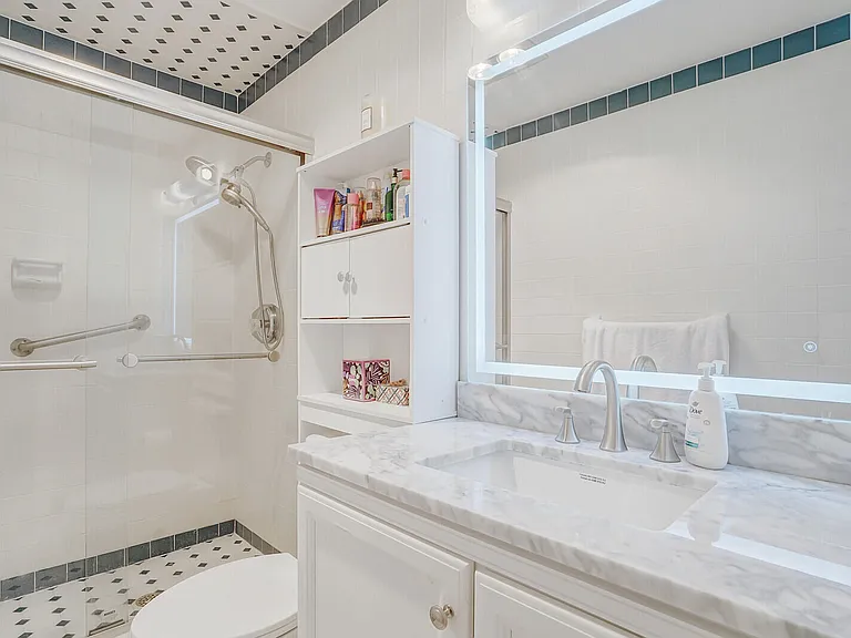 772 Nantucket Cir #B — Photo 24
