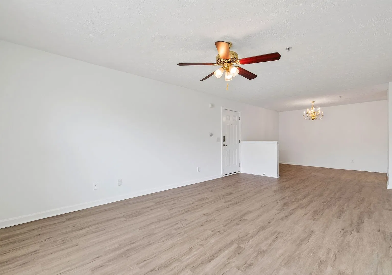 Top Floor Three-Bedroom Condo in Decatur! Vouchers Accepted! — Photo 4