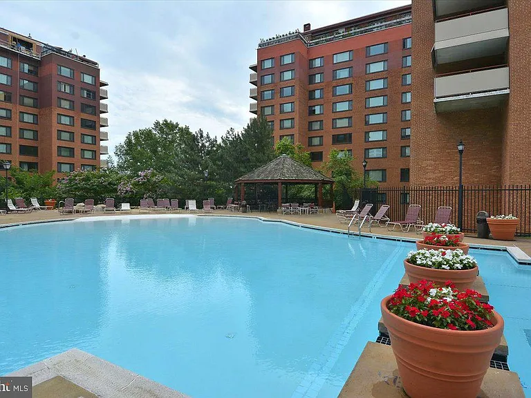 1121 Arlington Blvd #609 — Photo 20