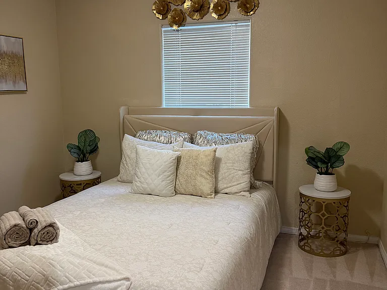 third bedroom queen bed