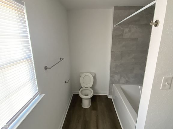 2nd image of 603 Oak St