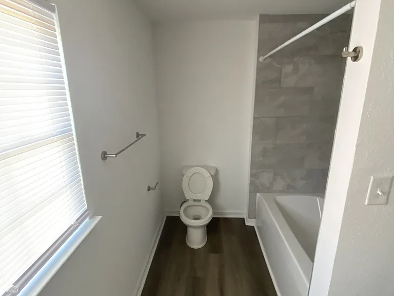 603 Oak St — Photo 2