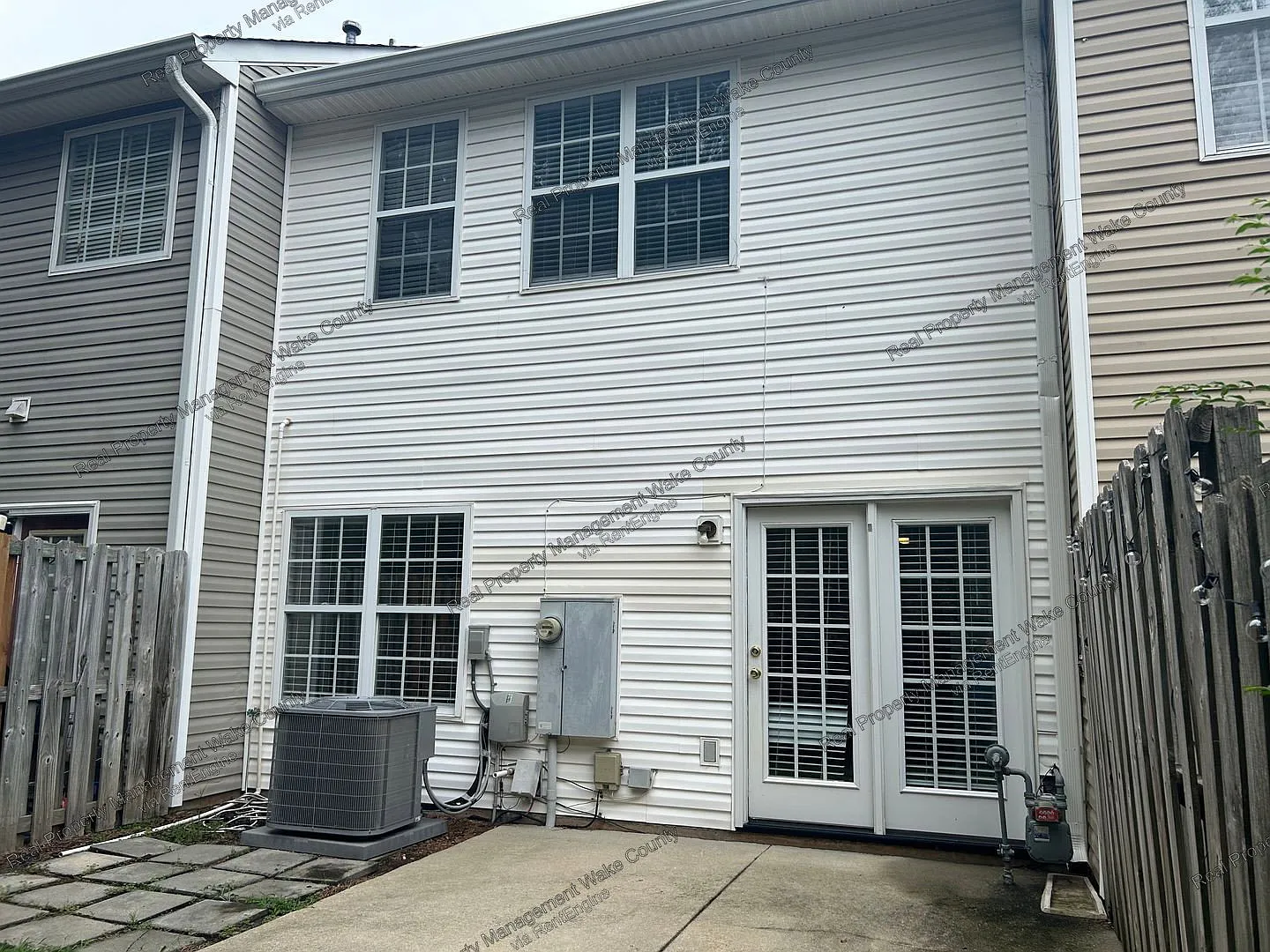 3 bed, 2.5 bath, 1420 sqft, $1,825 — Photo 2