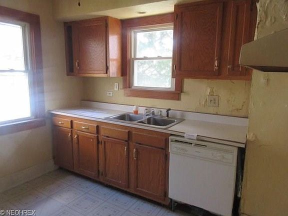 4th image of 216 E Philadelphia Ave