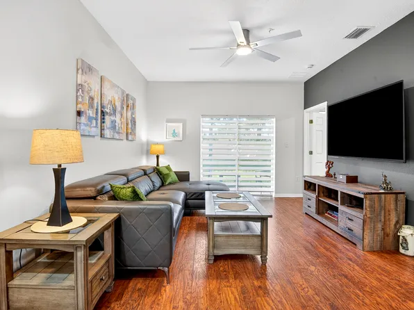3473 Parkridge Cir, Sarasota, FL