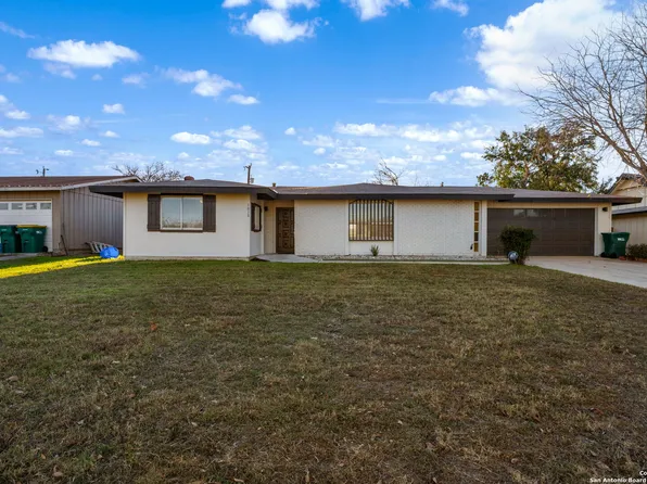 1013 North Blvd, Universal City, TX 78148