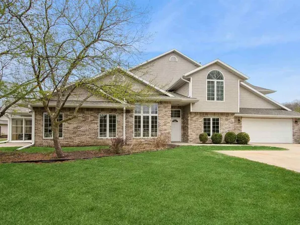 27 Camborne Cir, Iowa City, IA 52245