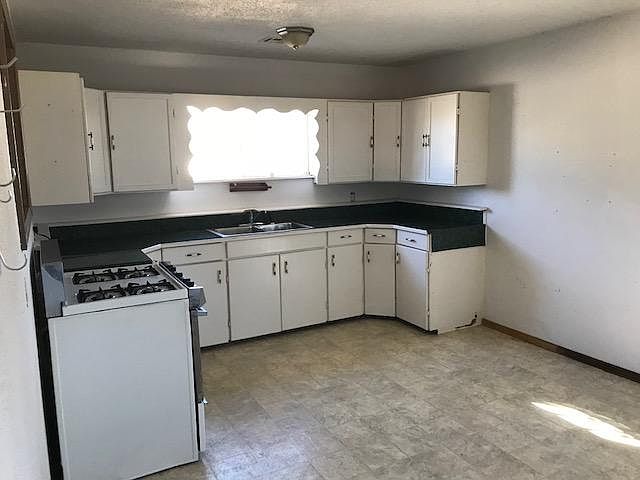 2nd image of 321 N Mina Ave