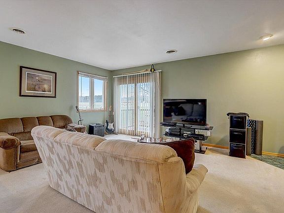 3rd image of 452 Meadowridge Cir