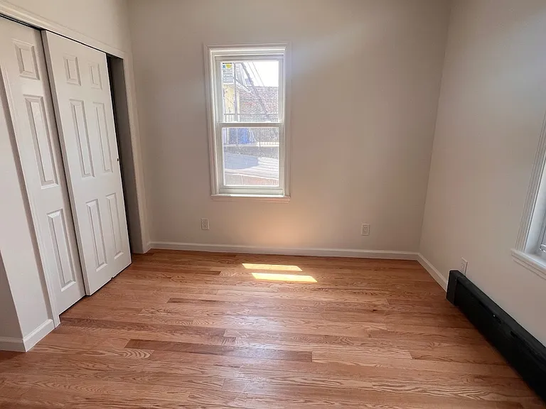 610 E 3rd St #2 — Photo 5