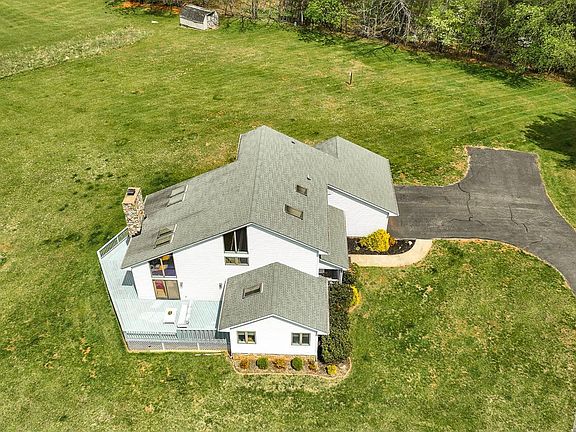 5th image of 3453 Roaring Run Rd