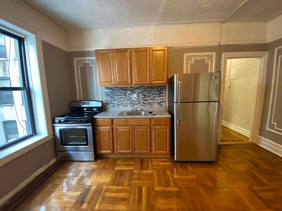 2nd image of 150 E 18th St #2K