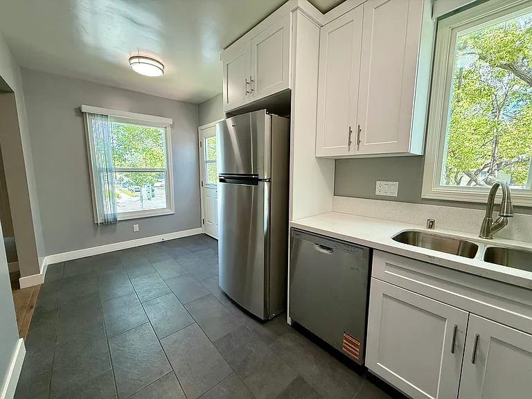3000 W Victory Blvd #200 — Photo 10
