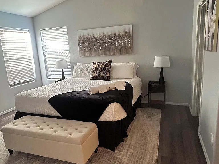 10826 W Wilshire Dr — Photo 9