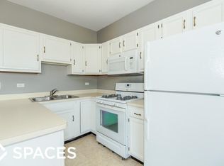 917 W Irving Park Rd #3FRONT, Chicago, IL 60613