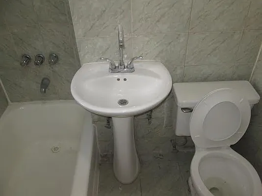 Rented by The Hamilton Group | media 4