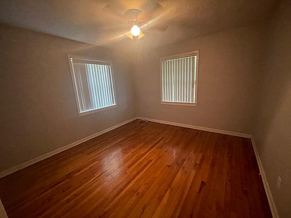 3rd image of 1027 Shady Lane Dr