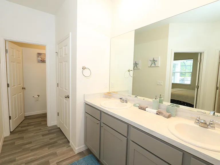 592 SW Dauphin Ave — Photo 18