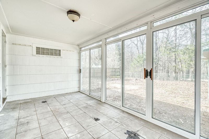 25th image of 262 Commodore Pkwy