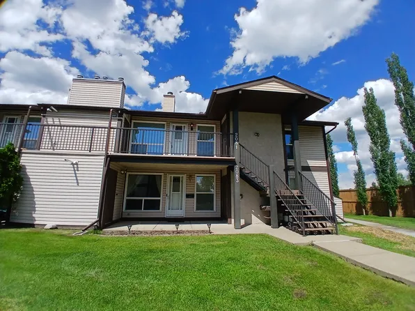 2081 Saddleback Rd NW, Edmonton, AB T6J 4T4