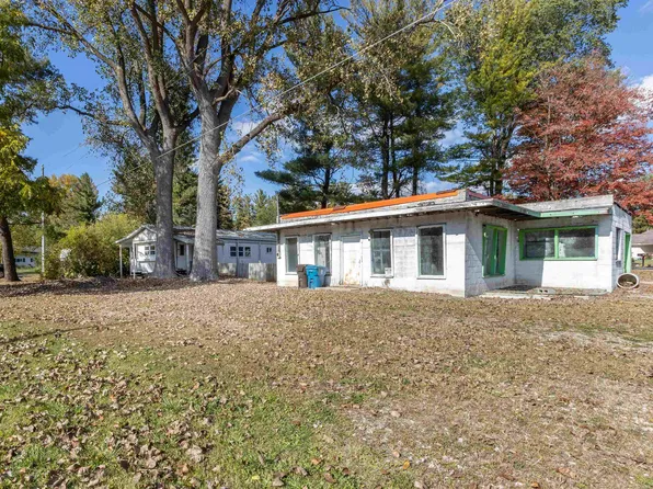 701 E Saginaw Rd, Sanford, MI 48657