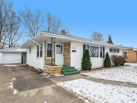 2nd image of 140 Manor Dr