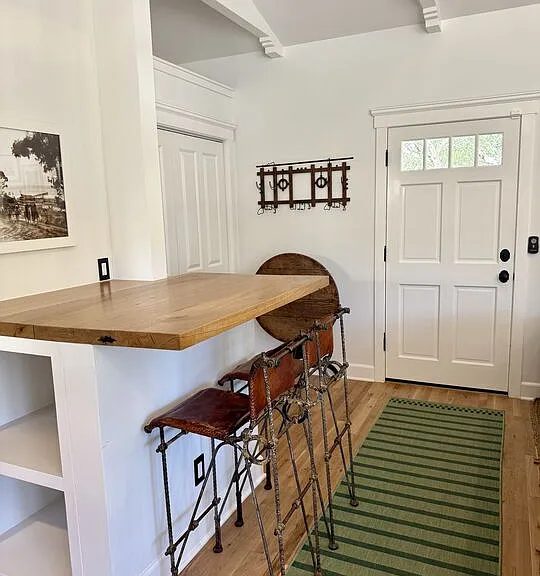 220 France Cir — Photo 4