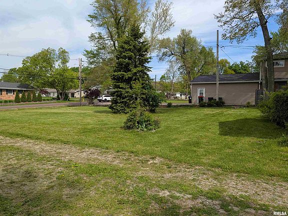 5th image of 2060 N Morton Ave
