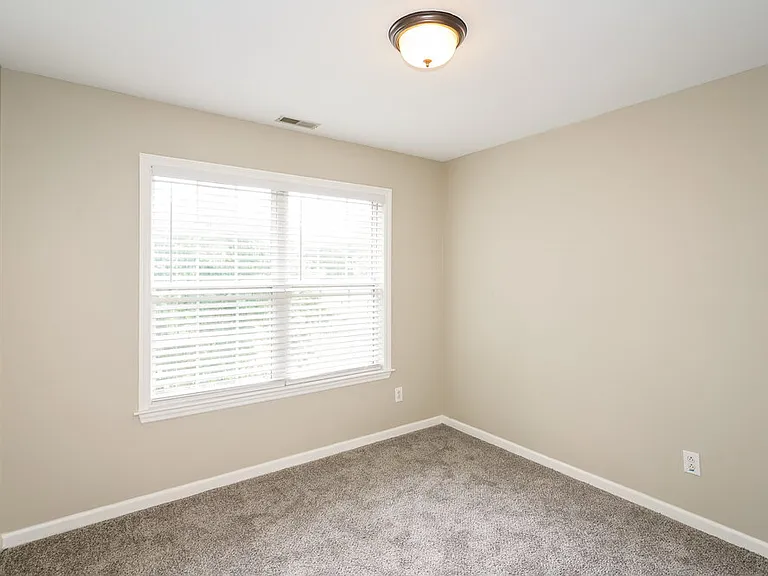 2817 Sutherland Dr — Photo 13