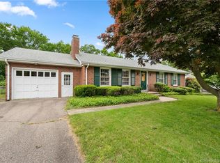 51 Wintergreen Dr, Quaker Hill, CT 06375