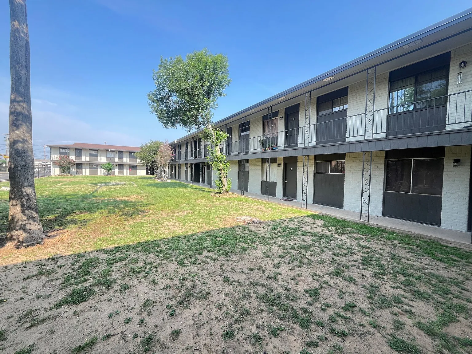 Retama Apartments — Photo 3